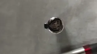 Bolígrafo plateado con detalles rojos Athletic