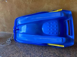 Trineo infantil azul con cuerda