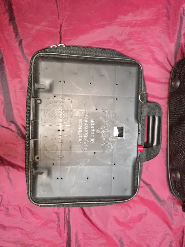 Maleta Trasera para soporte GIVI 25 litros .