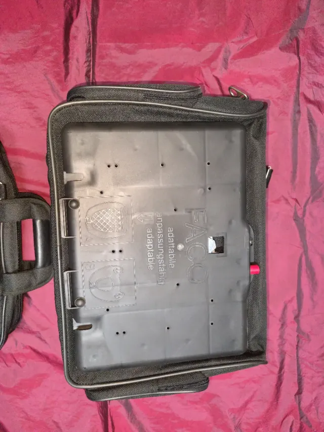 Maleta Trasera para soporte GIVI 25 litros .