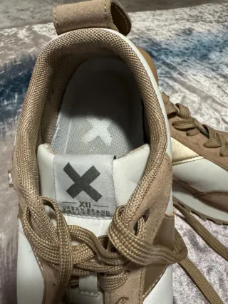 Zapatillas Xti Beige y Dorado