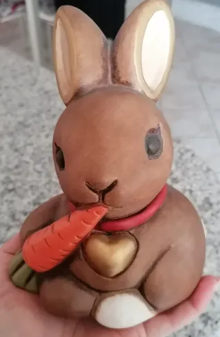 Thun coniglio grande in ceramica con carota