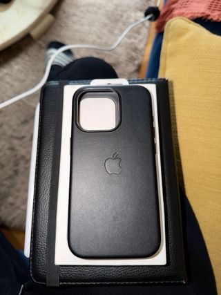 Funda iPhone 15 Pro Cuero Negra MagSafe