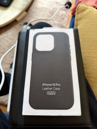 Funda iPhone 15 Pro Cuero Negra MagSafe