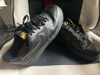 Nike Air Force 1 Negras y Amarillas