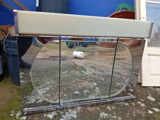 Ventana antigua de madera y cristal