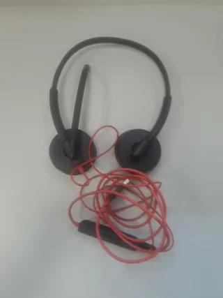 Auriculares Plantronics Negros