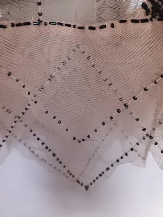 Falda tul y pedrería beige/negra