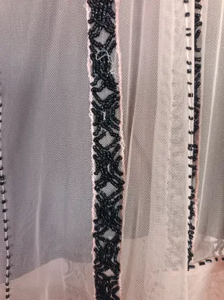 Falda tul y pedrería beige/negra