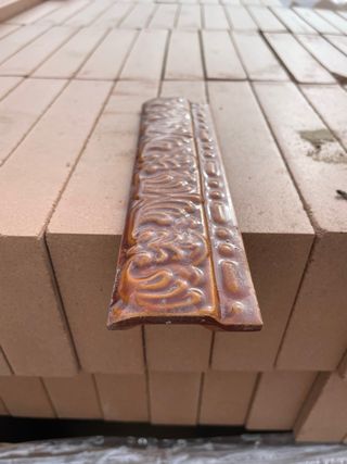 Moldura plana con relieve