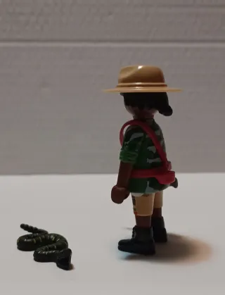 Playmobil explorador con serpiente y machete