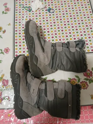 Stivali da neve grigi con pelliccia