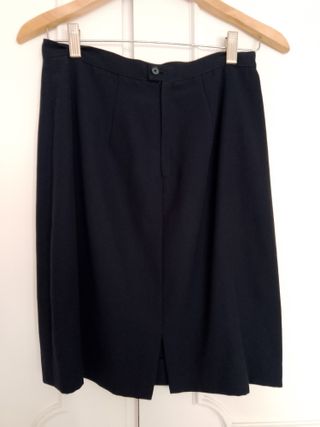 Traje chaqueta azul marino con botones dorados