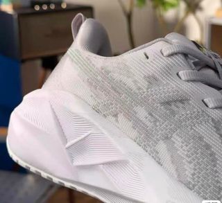 Zapatillas Asics Novablast 5 Gris