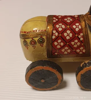 Caballo de madera artesanal con ruedas