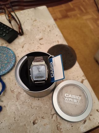 Reloj Casio Vintage Unisex Plata y Blanco