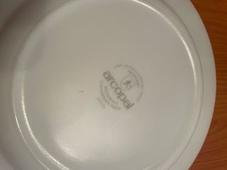 Juego de vajilla y vasos decorados