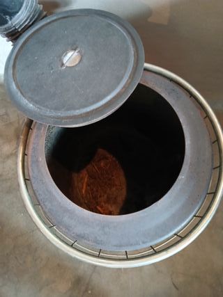 Estufa de leña metálica