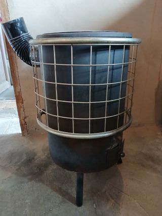 Estufa de leña metálica