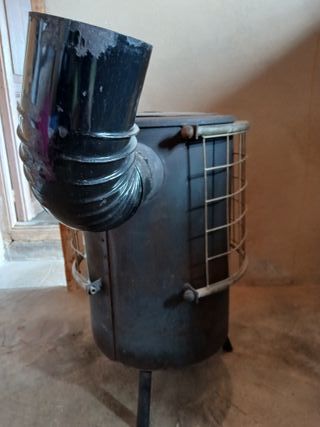 Estufa de leña metálica
