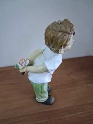 Figura niño decoración flor