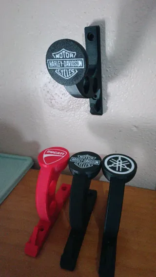 Soporte Casco Moto y Traje