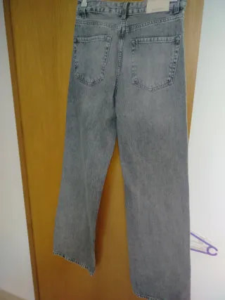 Pantalón vaquero gris