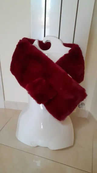 Stola in pelliccia sintetica rossa
