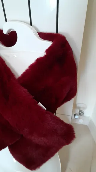 Stola in pelliccia sintetica rossa