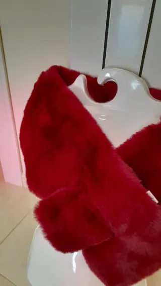 Stola in pelliccia sintetica rossa