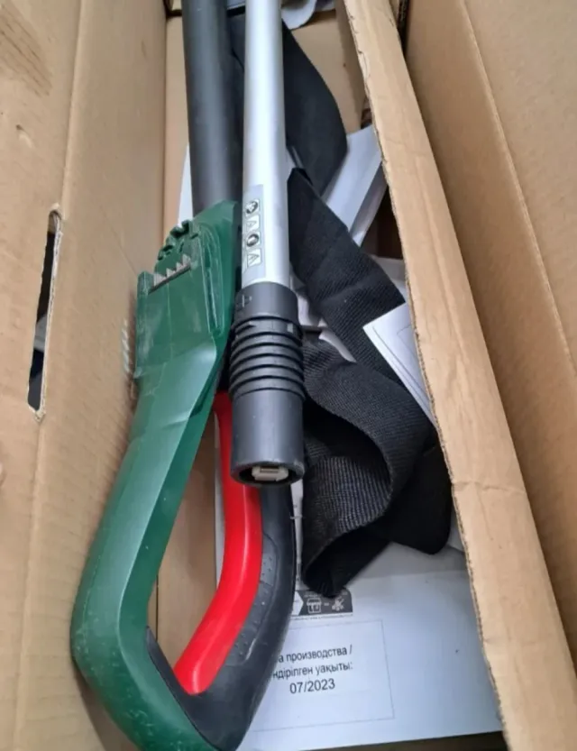 Bosch UniversalChainP Sierra Telescópica