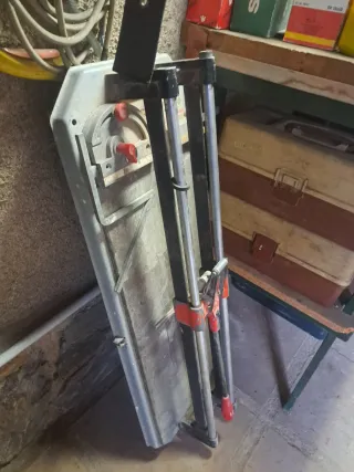 Cortadora de azulejos Rubí