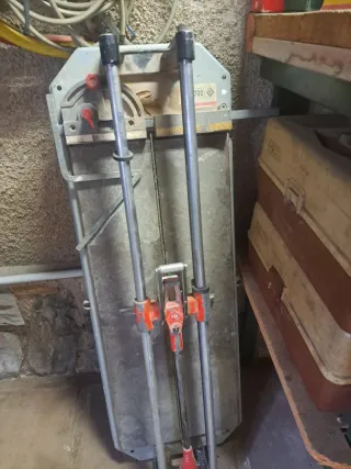 Cortadora de azulejos Rubí