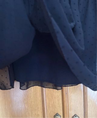 Blusa negra bordada floral