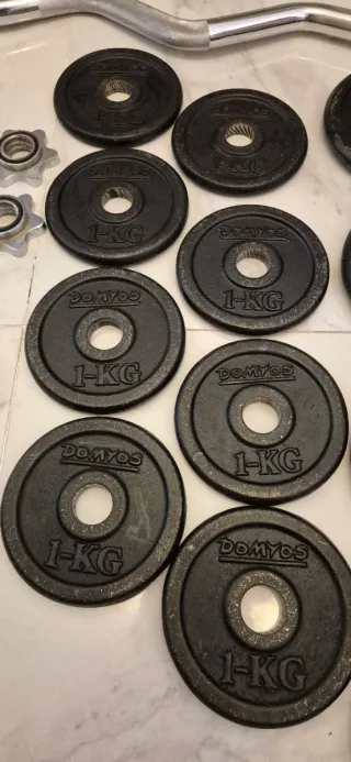 Pesas Domyos con barra y mancuernas + kettlebell