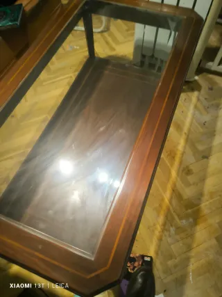 Cómoda antigua con espejo