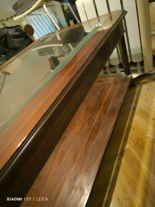 Cómoda antigua con espejo