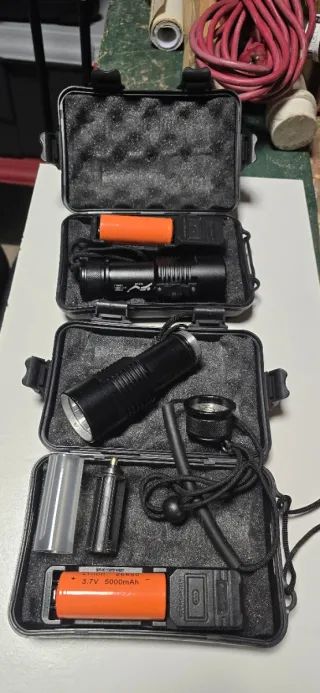 Linternas LED de buceo. Precio unitario