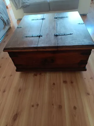 Baúl / Mesa de centro de madera