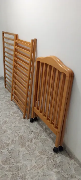 Culla pieghevole in legno