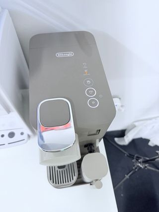 Cafetera Nespresso Lattissima One Marrón