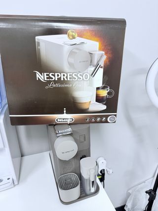Cafetera Nespresso Lattissima One Marrón
