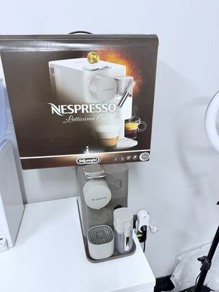 Cafetera Nespresso Lattissima One Marrón