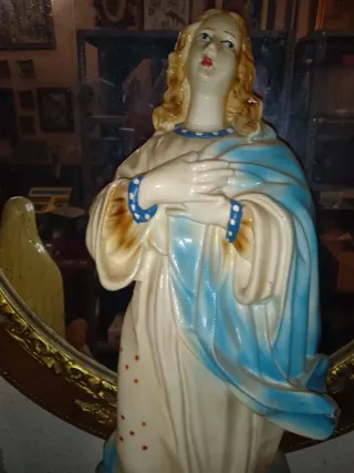 Virgen de yeso antigua