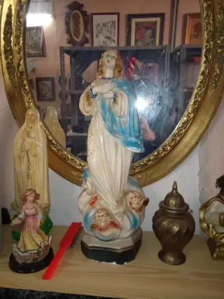 Virgen de yeso antigua