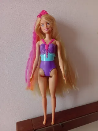 Barbie Melena XL con mechas e Auto Rosa