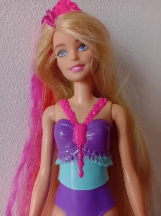 Barbie Melena XL con mechas e Auto Rosa