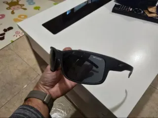 Gafas de sol Arnette negras y grises