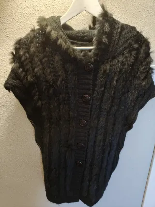 Chaleco negro con botones