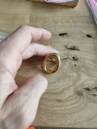 Anillo dorado diseño orgánico